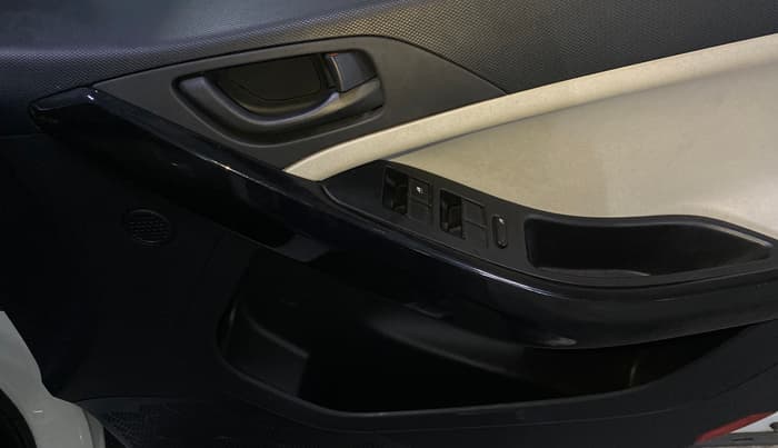 2025 Tata Curvv Creative 1.2 Petrol 7DCA, Petrol, Automatic, 12,474 km, Driver Side Door Panels Control