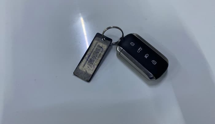 2025 Tata Curvv Creative 1.2 Petrol 7DCA, Petrol, Automatic, 12,474 km, Key Close Up