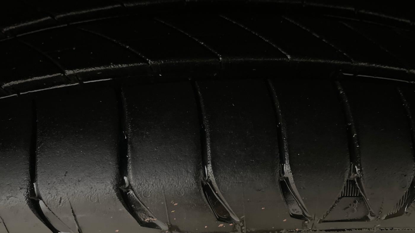 2019 Maruti Baleno ZETA DIESEL 1.3, Diesel, Manual, 1,23,468 km, Left Front Tyre Tread