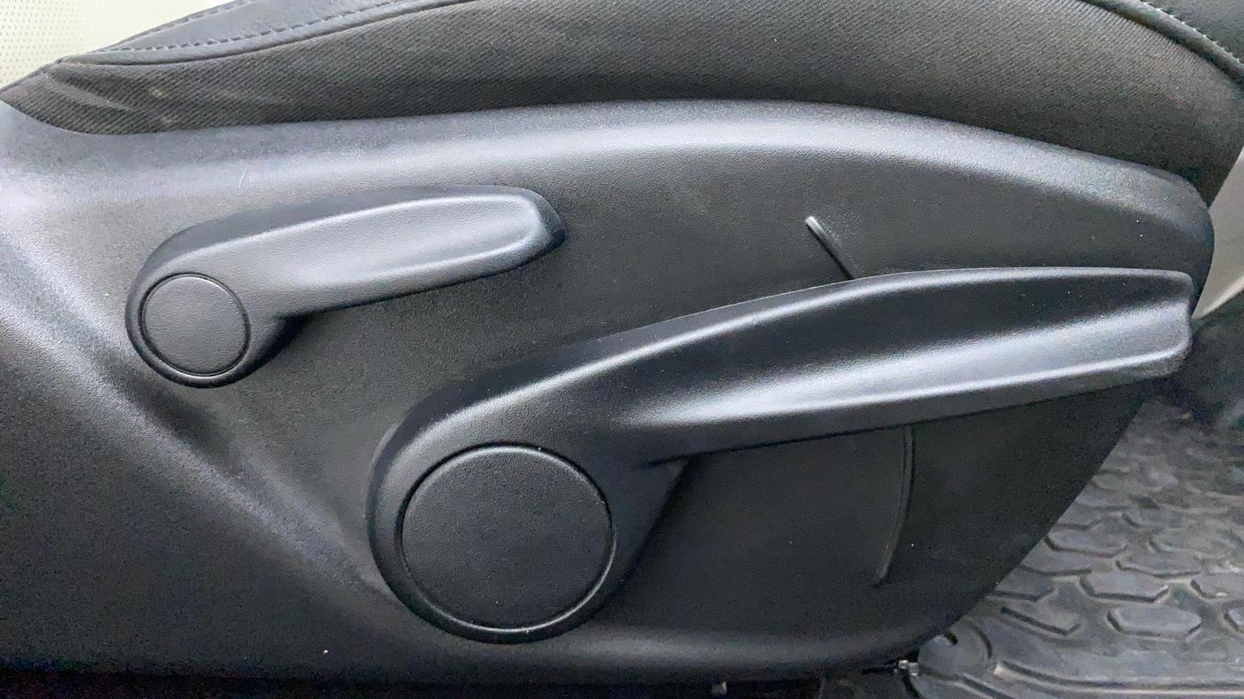 2018 Jeep Compass LIMITED PLUS PETROL AT, Petrol, Automatic, 42,706 km, Driver Side Adjustment Panel