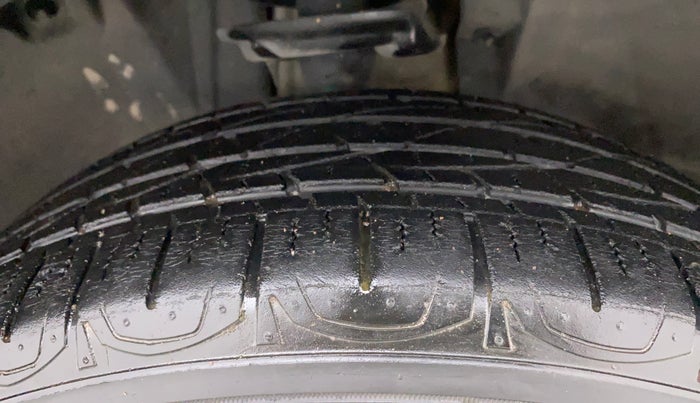 2018 Jeep Compass LIMITED PLUS PETROL AT, Petrol, Automatic, 42,706 km, Right Front Tyre Tread