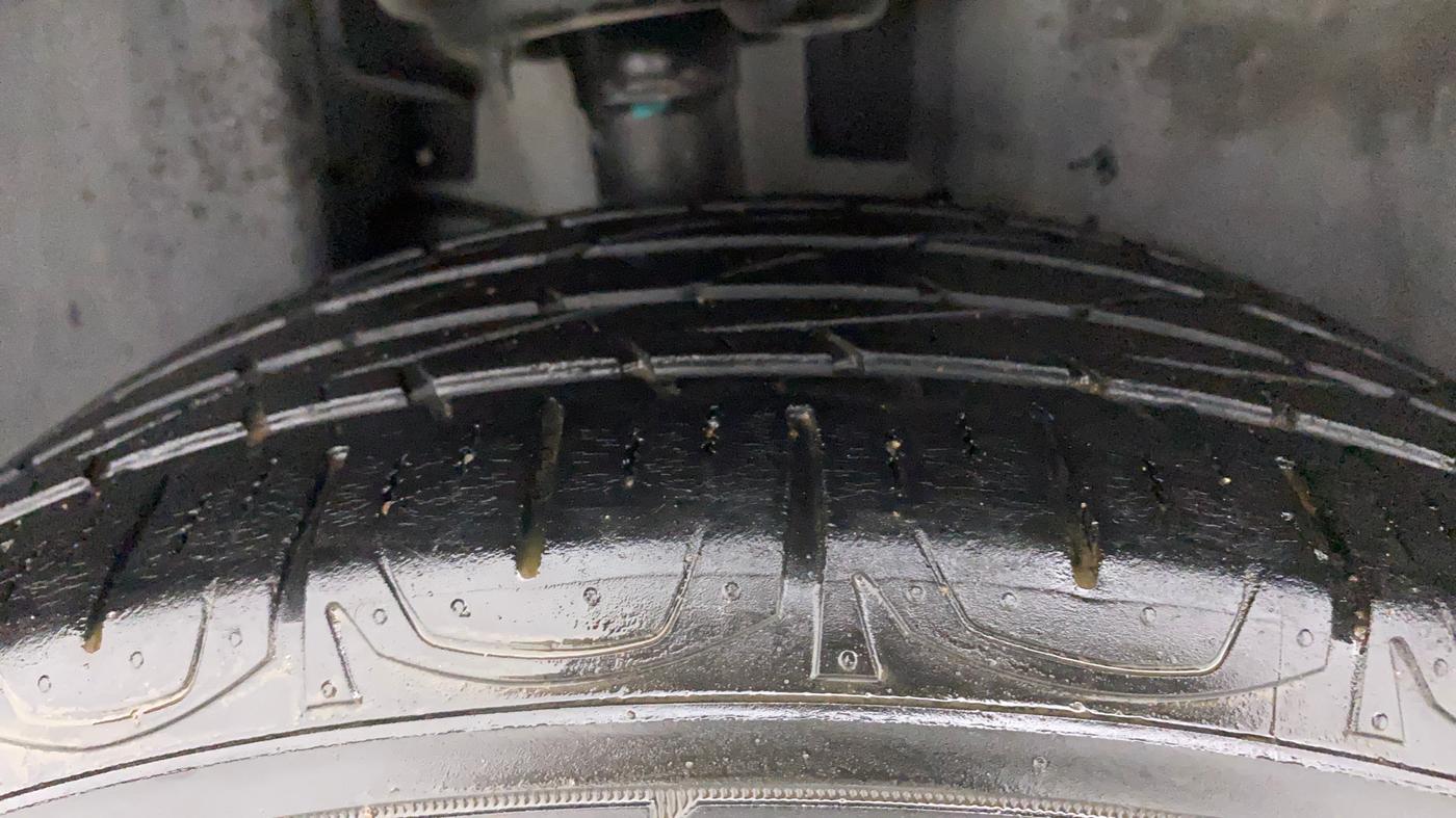 2018 Jeep Compass LIMITED PLUS PETROL AT, Petrol, Automatic, 42,706 km, Right Rear Tyre Tread