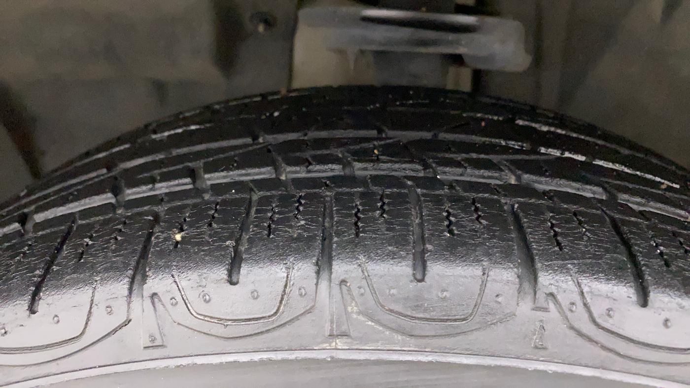 2018 Jeep Compass LIMITED PLUS PETROL AT, Petrol, Automatic, 42,706 km, Left Front Tyre Tread