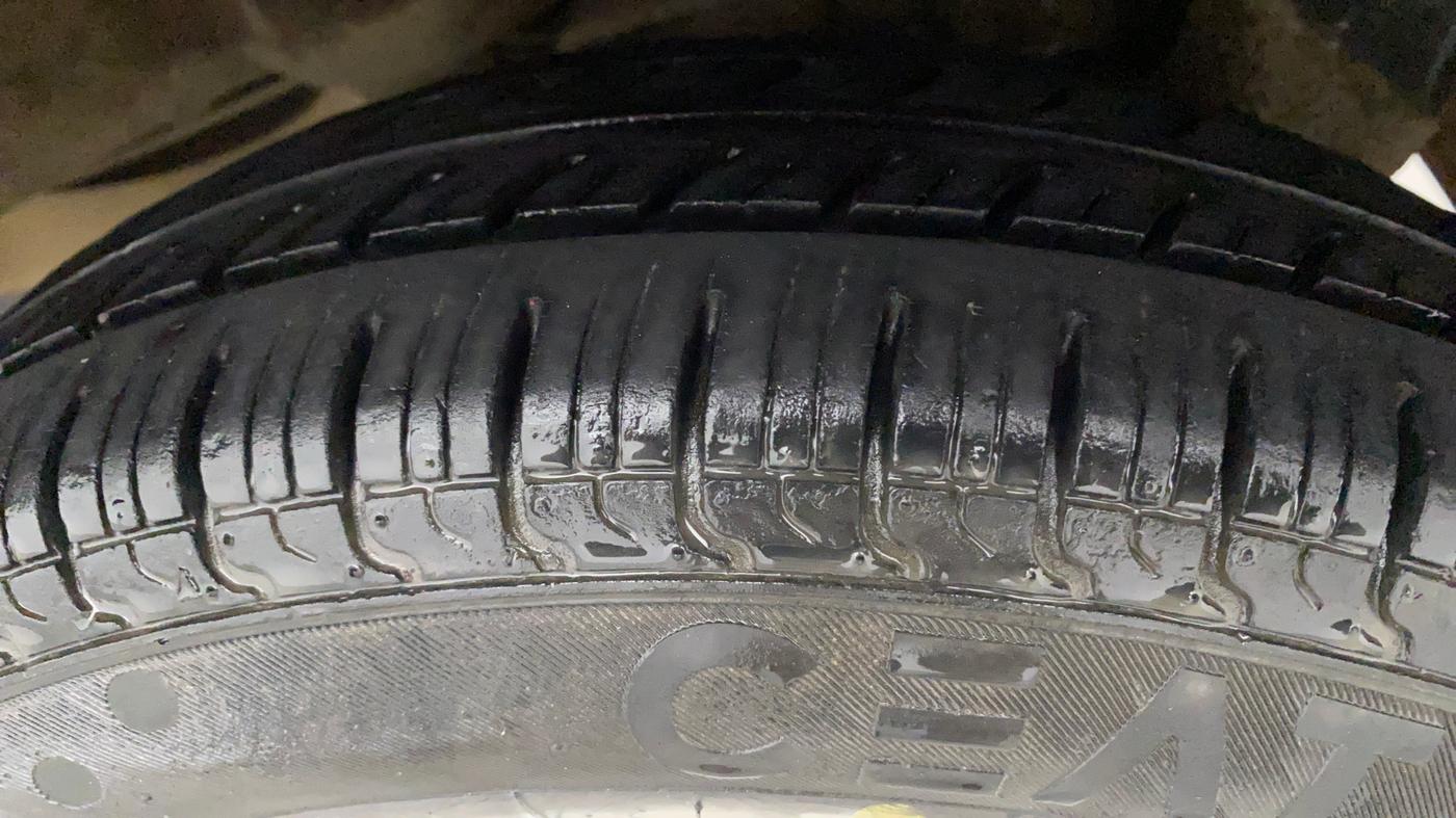 2016 Hyundai Eon ERA +, Petrol, Manual, 43,129 km, Left Rear Tyre Tread