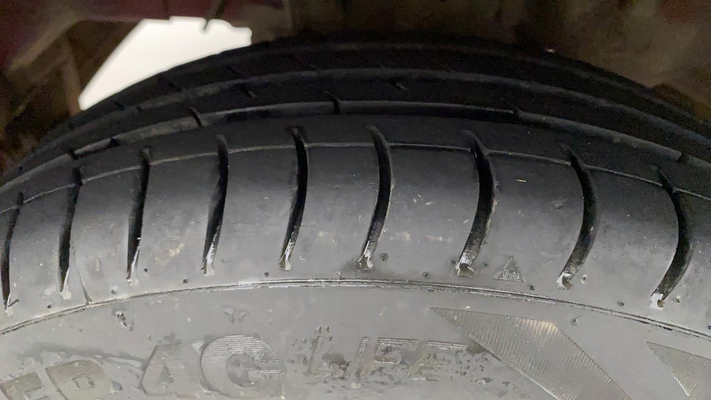 2016 Hyundai Eon ERA +, Petrol, Manual, 43,129 km, Right Rear Tyre Tread