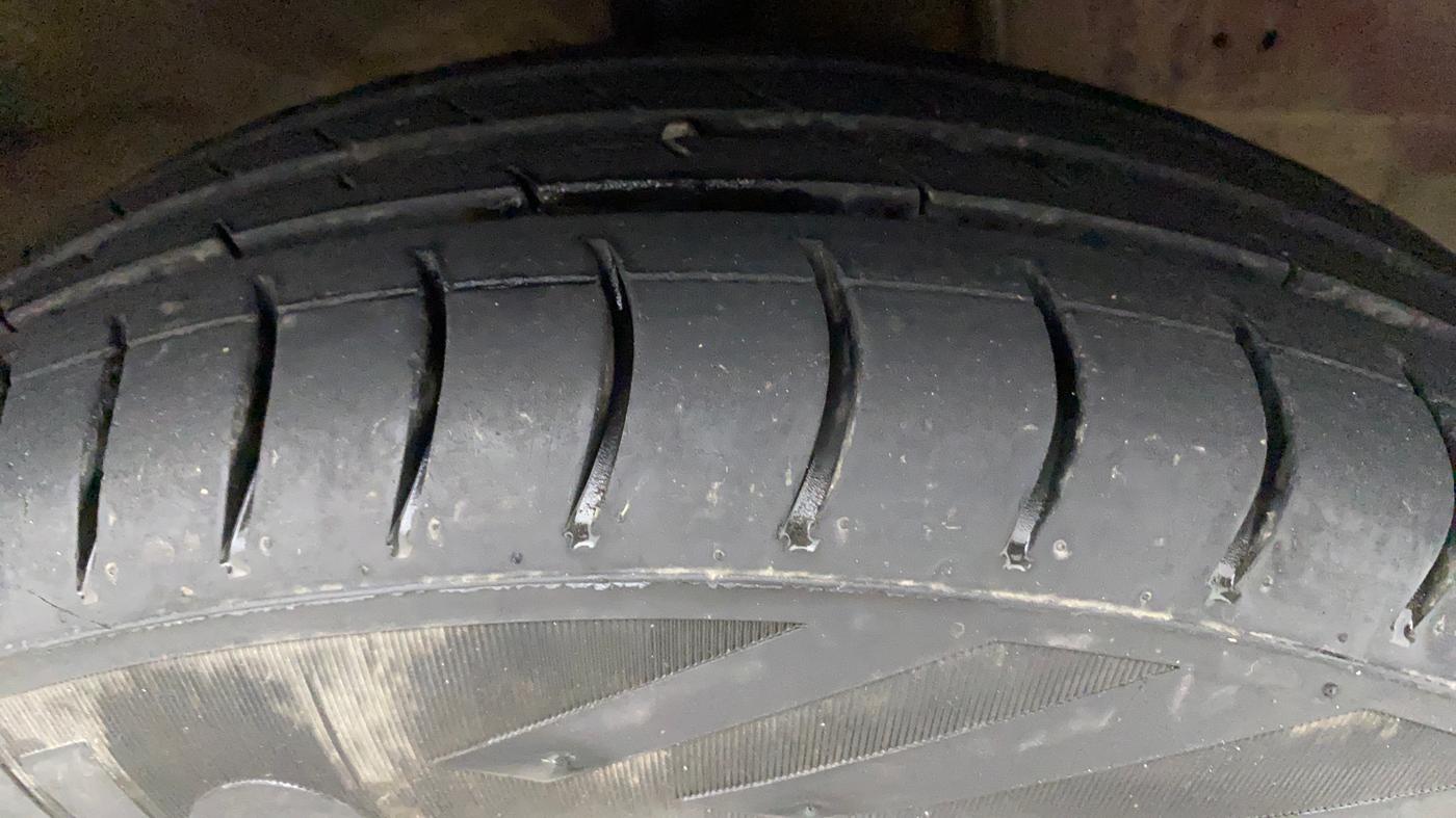 2016 Hyundai Eon ERA +, Petrol, Manual, 43,129 km, Right Front Tyre Tread