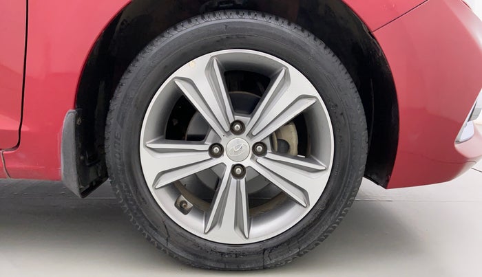 2018 Hyundai Verna 1.6 SX VTVT, Petrol, Manual, 47,175 km, Right Front Wheel