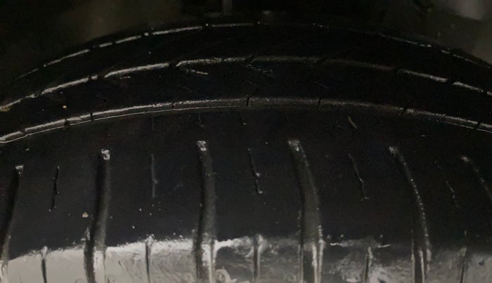 2014 Ford Figo EXI 1.4 DIESEL, Diesel, Manual, 66,341 km, Right Front Tyre Tread