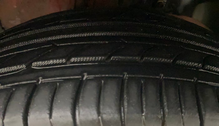 2012 Ford Figo EXI 1.4 DIESEL, Diesel, Manual, 1,43,015 km, Left Front Tyre Tread