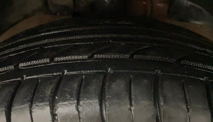 2012 Ford Figo EXI 1.4 DIESEL, Diesel, Manual, 1,43,015 km, Right Front Tyre Tread