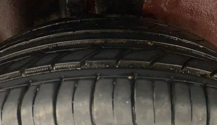 2012 Ford Figo EXI 1.4 DIESEL, Diesel, Manual, 1,43,015 km, Right Rear Tyre Tread