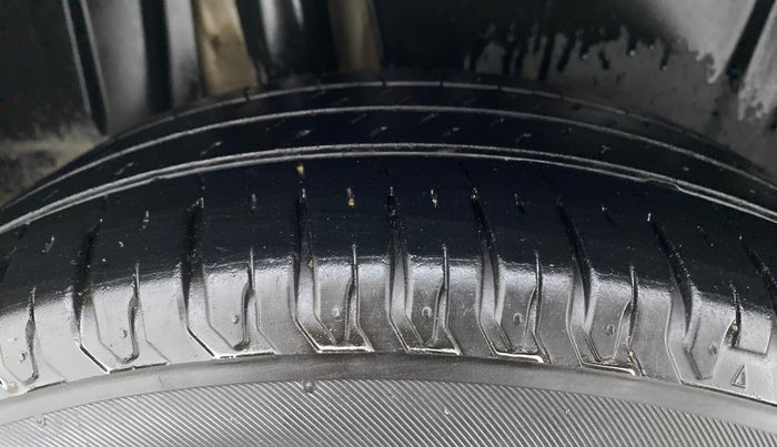 2020 Maruti Ertiga ZXI+ SHVS, Petrol, Manual, 41,857 km, Right Rear Tyre Tread