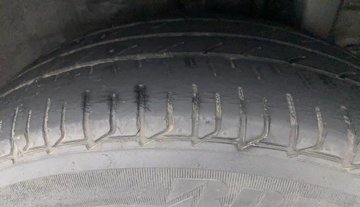 2016 Hyundai Elite i20 MAGNA 1.2, Petrol, Manual, 58,531 km, Left Rear Tyre Tread