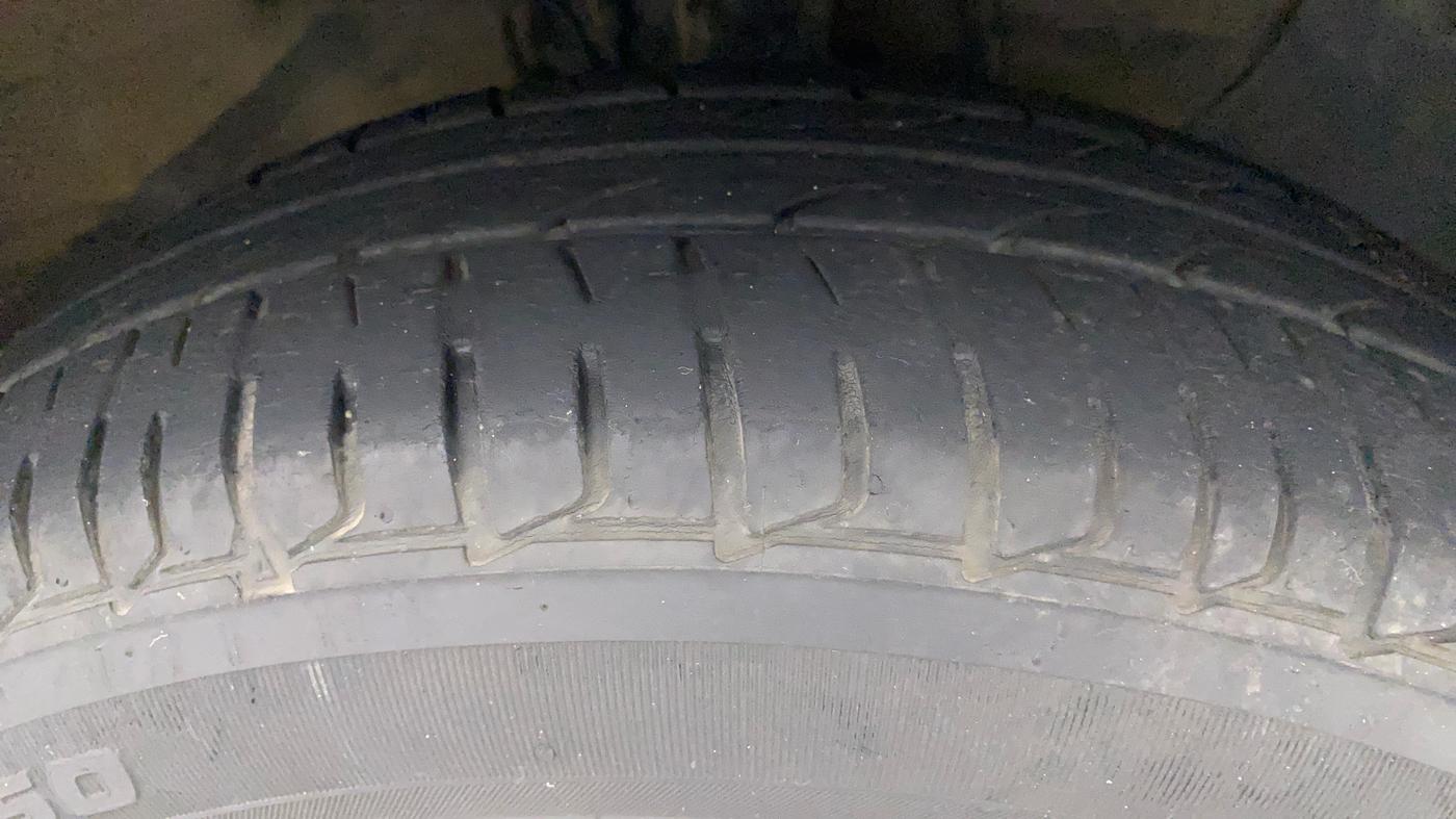 2016 Hyundai Elite i20 MAGNA 1.2, Petrol, Manual, 58,531 km, Right Front Tyre Tread