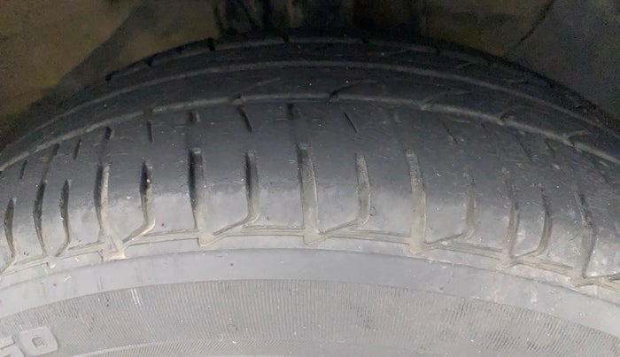 2016 Hyundai Elite i20 MAGNA 1.2, Petrol, Manual, 58,531 km, Right Front Tyre Tread