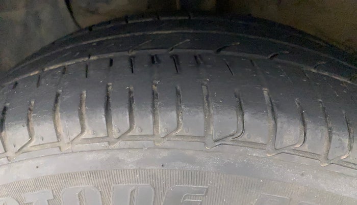 2016 Hyundai Elite i20 MAGNA 1.2, Petrol, Manual, 58,531 km, Left Front Tyre Tread