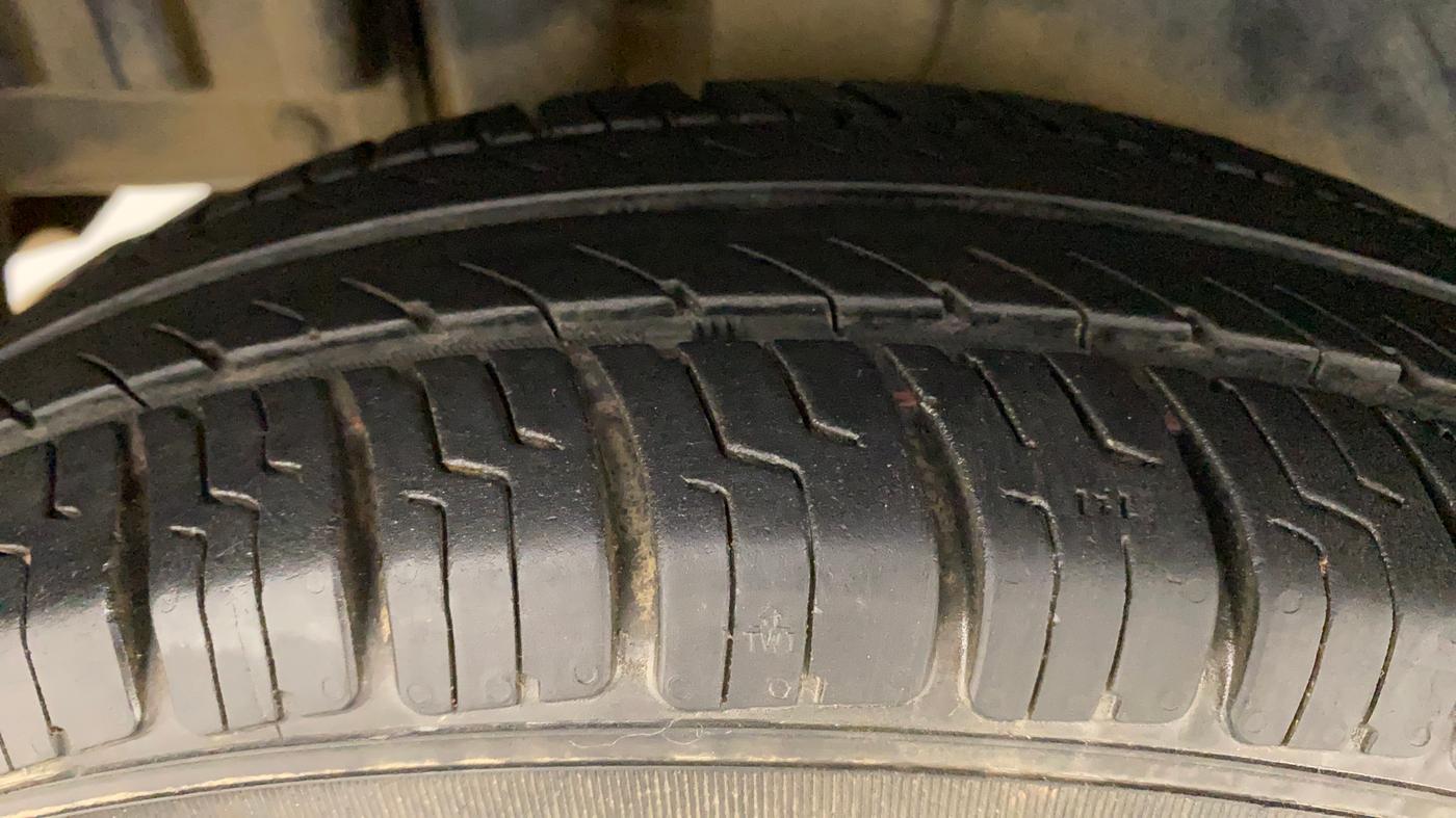 2015 Maruti Swift VXI, Petrol, Manual, 67,292 km, Right Rear Tyre Tread