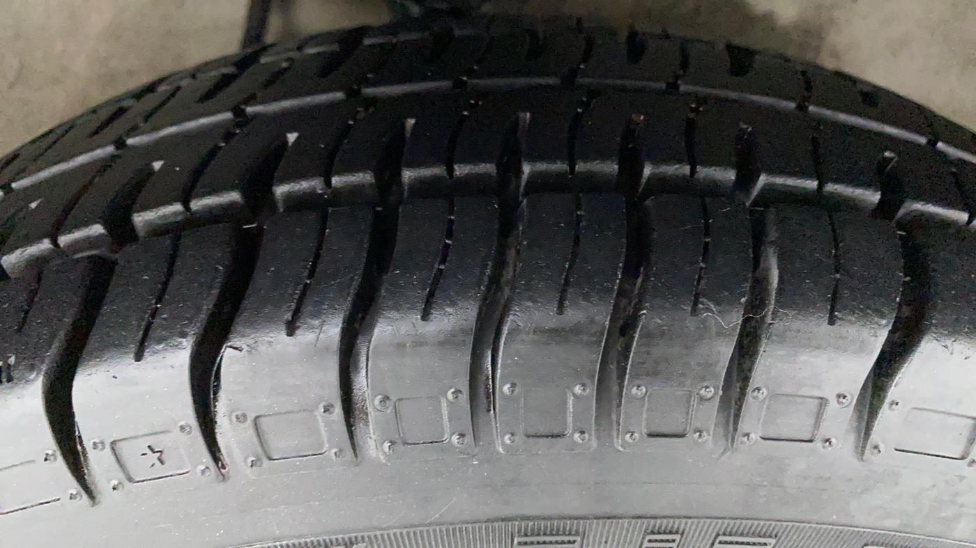 2019 Maruti Alto 800 VXI, Petrol, Manual, 3,719 km, Right Front Tyre Tread