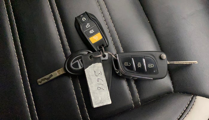2022 Tata TIGOR XE PETROL, Petrol, Manual, 26,639 km, Key Close Up