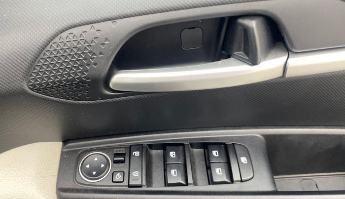 2023 KIA SONET HTX 1.0 DCT, Petrol, Automatic, 6,700 km, Driver Side Door Panels Control