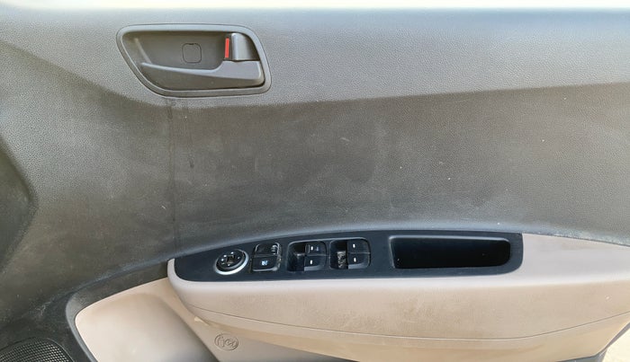 2015 Hyundai Grand i10 MAGNA 1.2 KAPPA VTVT, Petrol, Manual, 63,219 km, Driver Side Door Panels Control