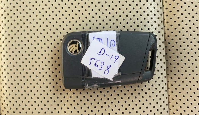 2022 Skoda SLAVIA STYLE 1.0L TSI MT, Petrol, Manual, 69,712 km, Key Close Up