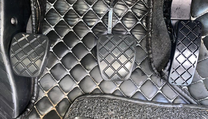 2022 Skoda SLAVIA STYLE 1.0L TSI MT, Petrol, Manual, 69,712 km, Pedals