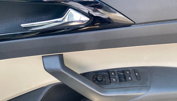 2022 Skoda SLAVIA STYLE 1.0L TSI MT, Petrol, Manual, 69,712 km, Driver Side Door Panels Control