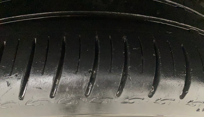 2022 Skoda SLAVIA STYLE 1.0L TSI MT, Petrol, Manual, 69,712 km, Left Front Tyre Tread