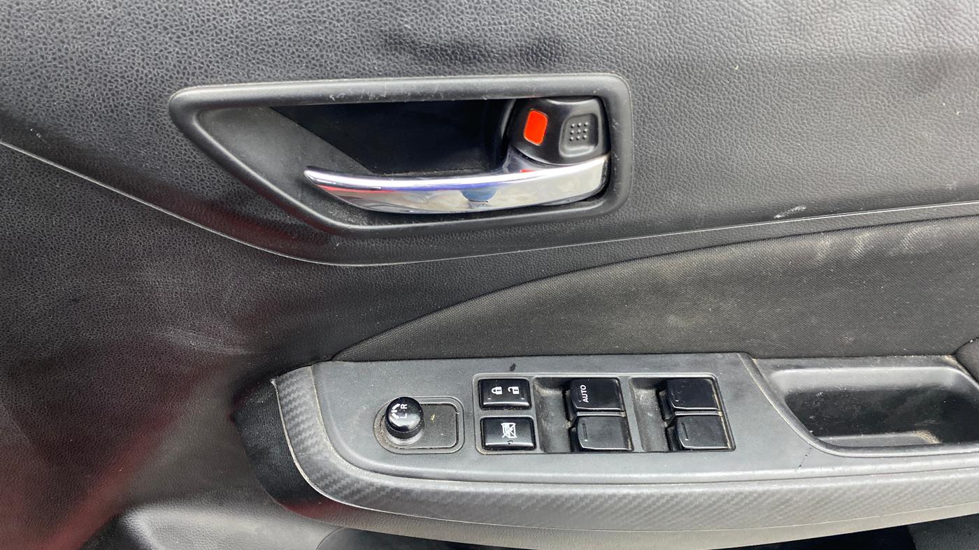 2023 Maruti Swift VXI, Petrol, Manual, 64,517 km, Driver Side Door Panels Control