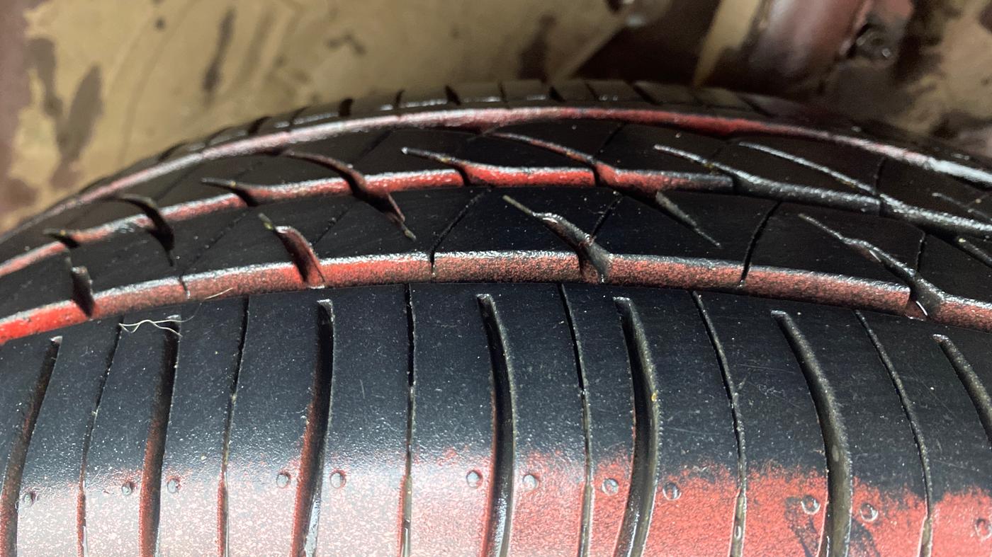 2023 Maruti Swift VXI, Petrol, Manual, 64,517 km, Right Front Tyre Tread