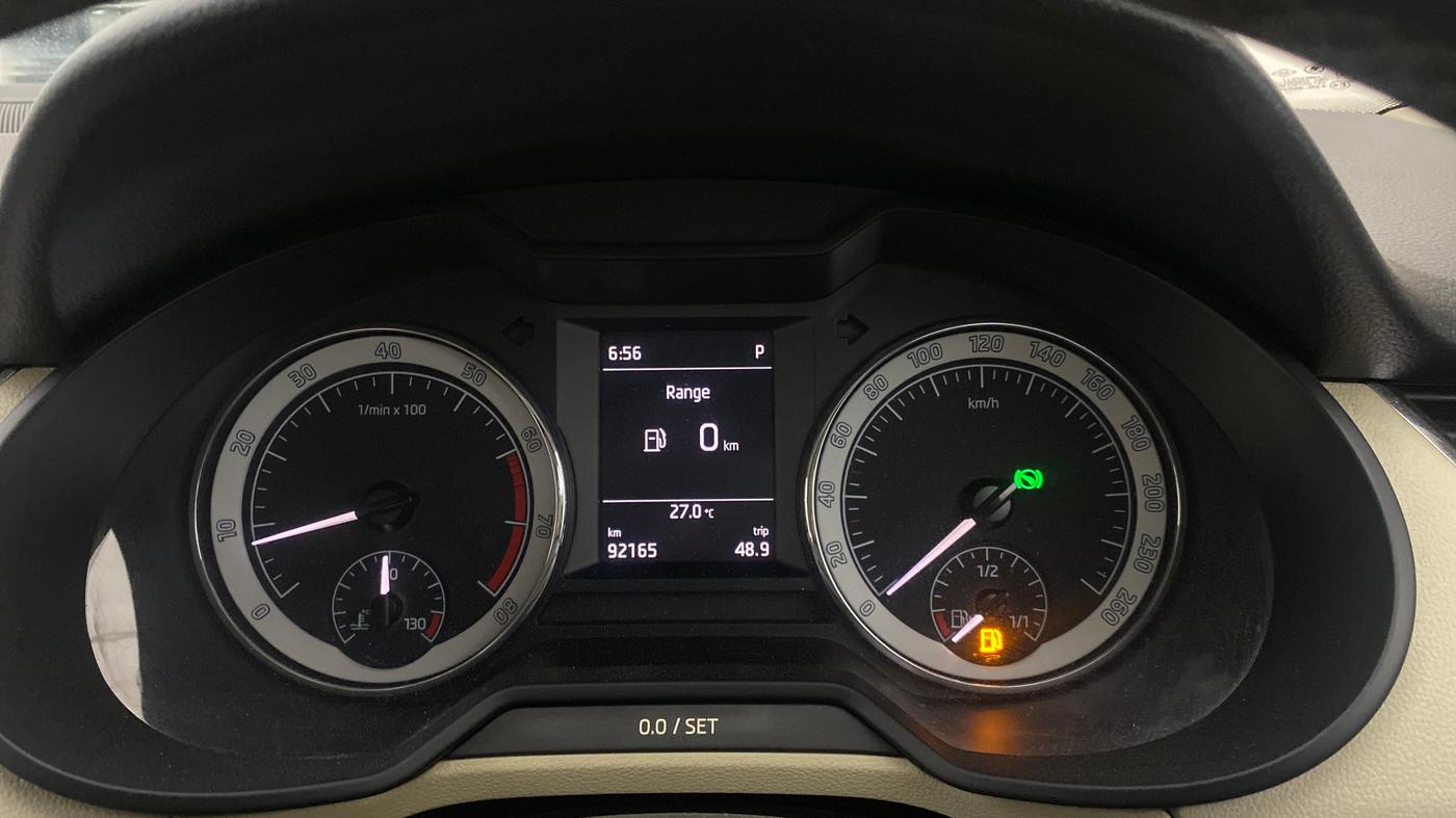 2017 Skoda Octavia STYLE 1.8 TSI AT, Petrol, Automatic, 92,175 km, Odometer Image