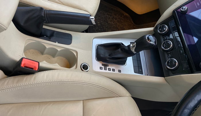 2017 Skoda Octavia STYLE 1.8 TSI AT, Petrol, Automatic, 92,155 km, Gear Lever