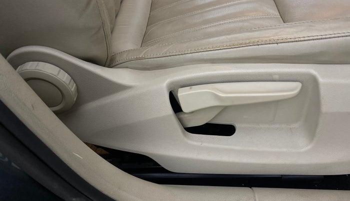 2017 Skoda Octavia STYLE 1.8 TSI AT, Petrol, Automatic, 92,155 km, Driver Side Adjustment Panel