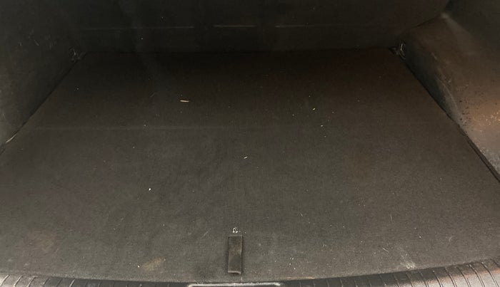 2016 Hyundai Creta SX PLUS 1.6 PETROL, Petrol, Manual, 81,880 km, Boot Inside