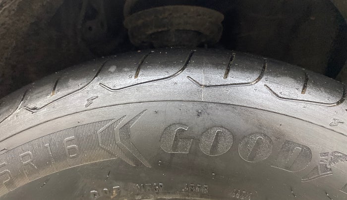 2016 Hyundai Creta SX PLUS 1.6 PETROL, Petrol, Manual, 81,880 km, Right Front Tyre Tread