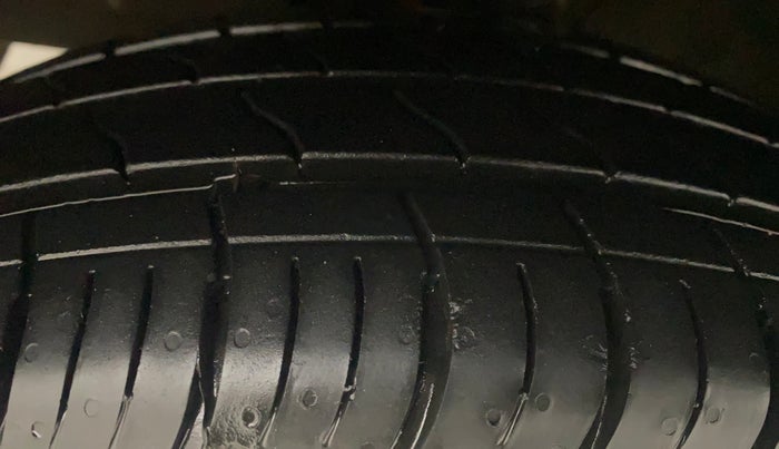 2021 Maruti Ertiga VXI CNG, CNG, Manual, 1,08,646 km, Left Front Tyre Tread