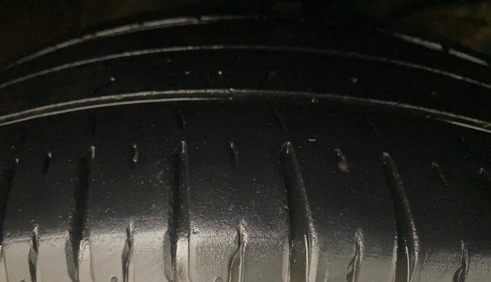 2021 Maruti Ertiga VXI CNG, CNG, Manual, 1,08,646 km, Right Front Tyre Tread