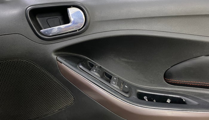 2019 Ford FREESTYLE TITANIUM PLUS 1.2 PETROL, Petrol, Manual, 98,254 km, Driver Side Door Panels Control