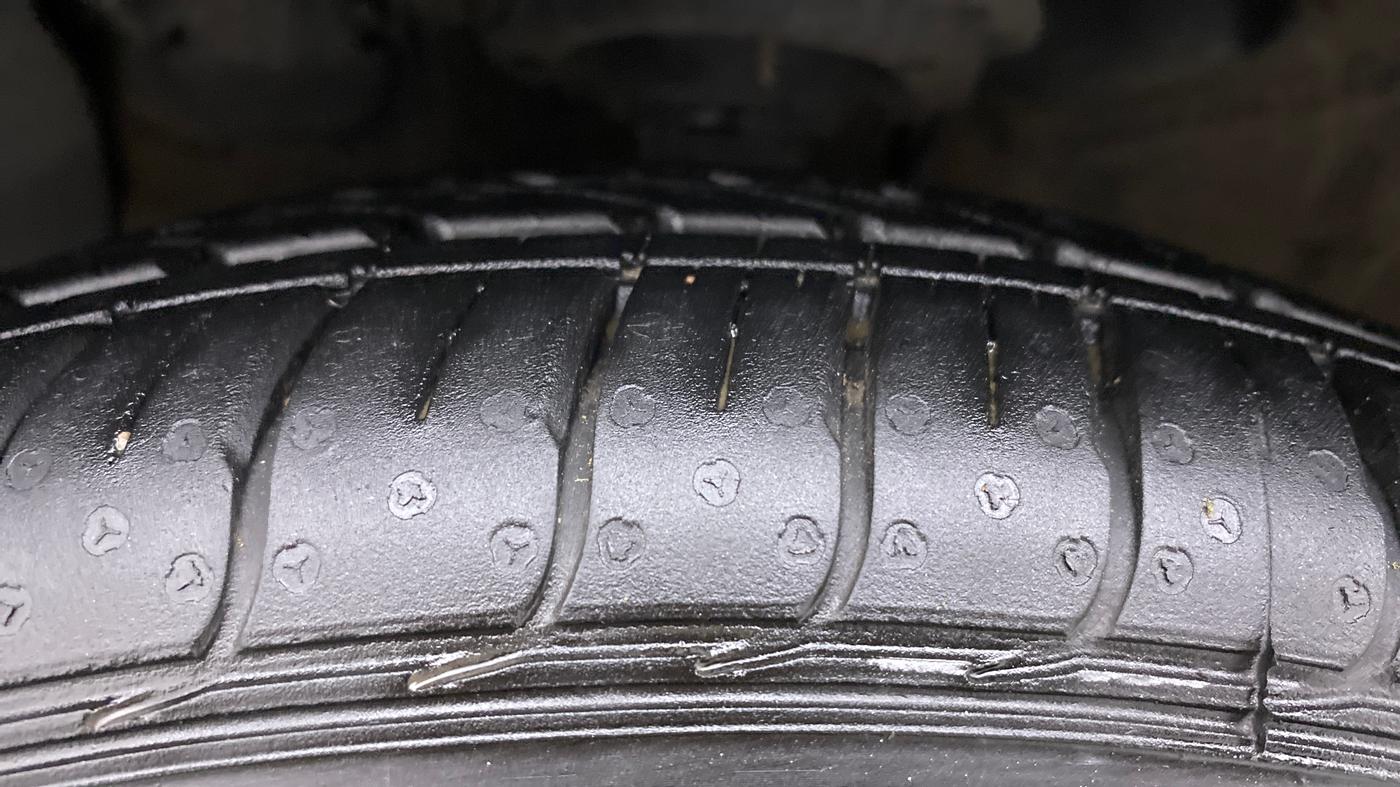 2018 Hyundai Grand i10 SPORTZ AT 1.2 KAPPA VTVT, Petrol, Automatic, 24,548 km, Left Front Tyre Tread