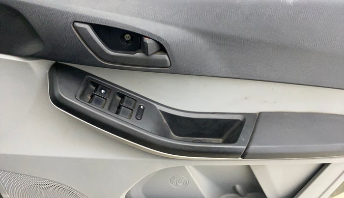 2022 Tata Tiago XT (O) PETROL, Petrol, Manual, 56,766 km, Driver Side Door Panels Control