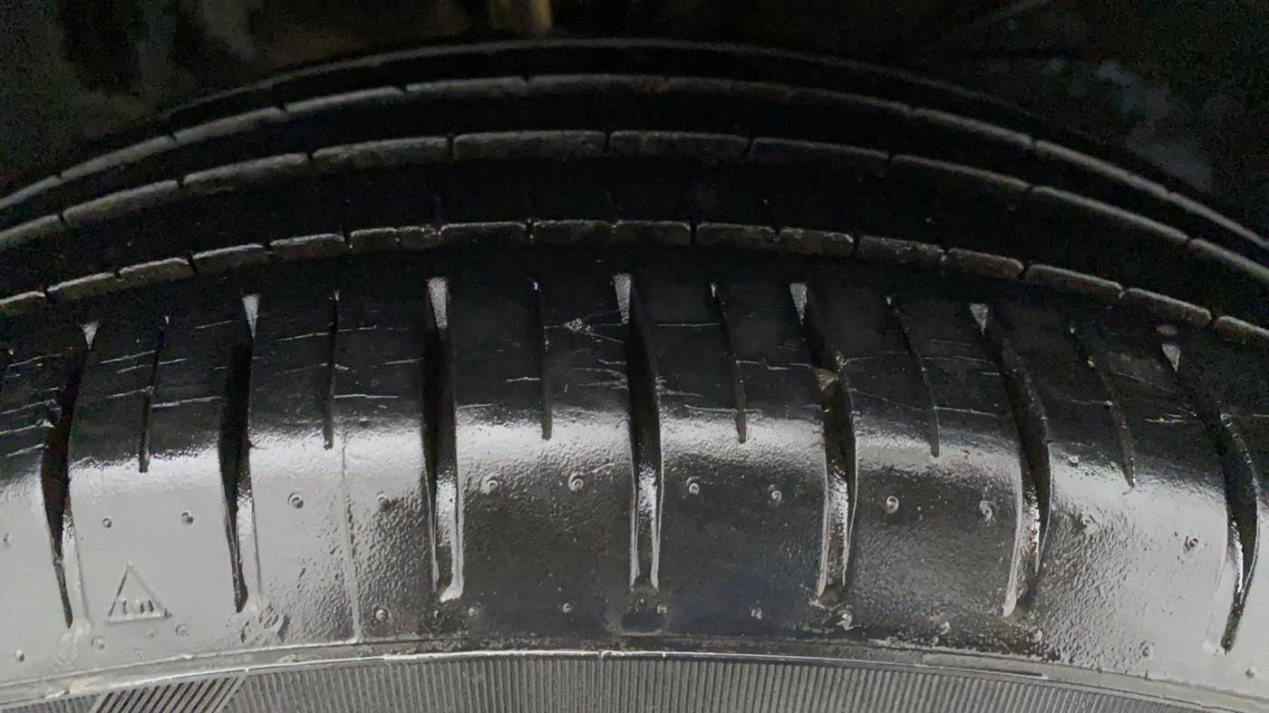 2017 Maruti Baleno ZETA PETROL 1.2, Petrol, Manual, 12,624 km, Right Front Tyre Tread