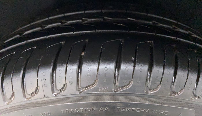 2013 Mercedes Benz B Class B 180 STYLE, Diesel, Automatic, 37,962 km, Right Rear Tyre Tread