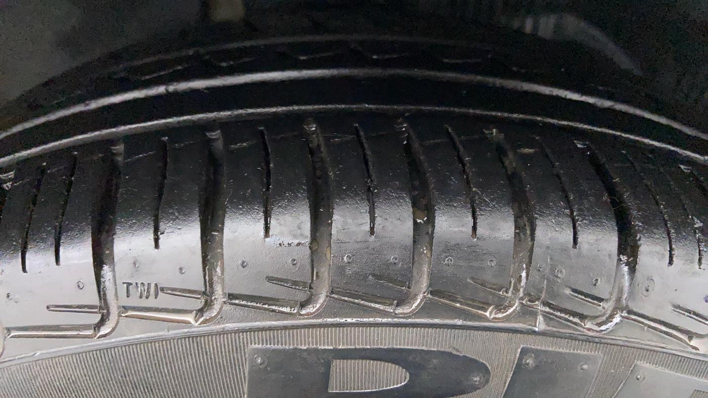 2013 Mercedes Benz B Class B 180 STYLE, Diesel, Automatic, 37,962 km, Right Front Tyre Tread