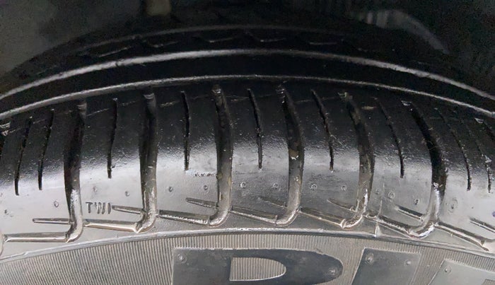 2013 Mercedes Benz B Class B 180 STYLE, Diesel, Automatic, 37,962 km, Right Front Tyre Tread