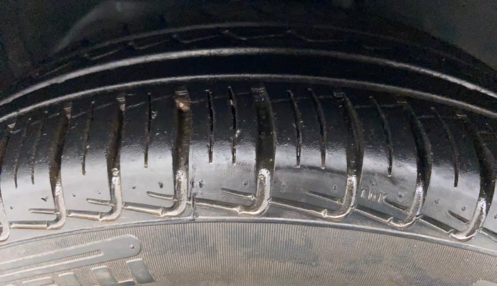 2013 Mercedes Benz B Class B 180 STYLE, Diesel, Automatic, 37,962 km, Left Front Tyre Tread