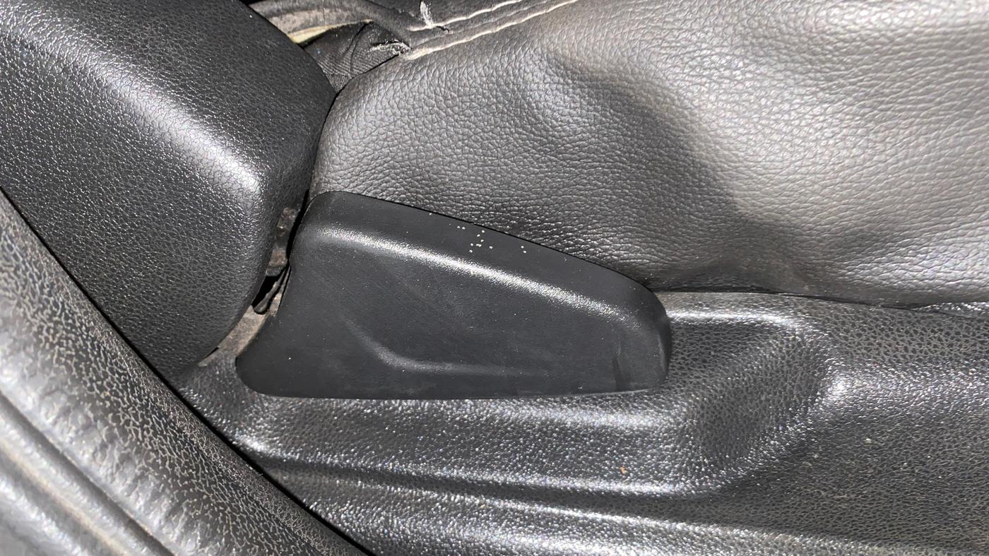 2018 Renault Kwid RXT 1.0 (O), Petrol, Manual, 32,011 km, Driver Side Adjustment Panel
