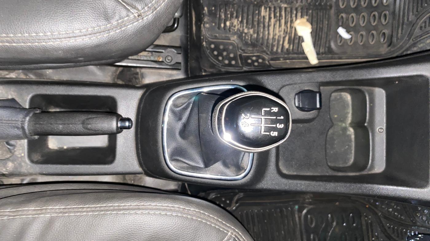 2018 Renault Kwid RXT 1.0 (O), Petrol, Manual, 32,011 km, Gear Lever