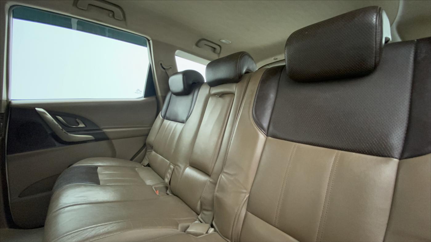 2012 Mahindra XUV500 W8 FWD, Diesel, Manual, 74,937 km, Right Side Rear Door Cabin