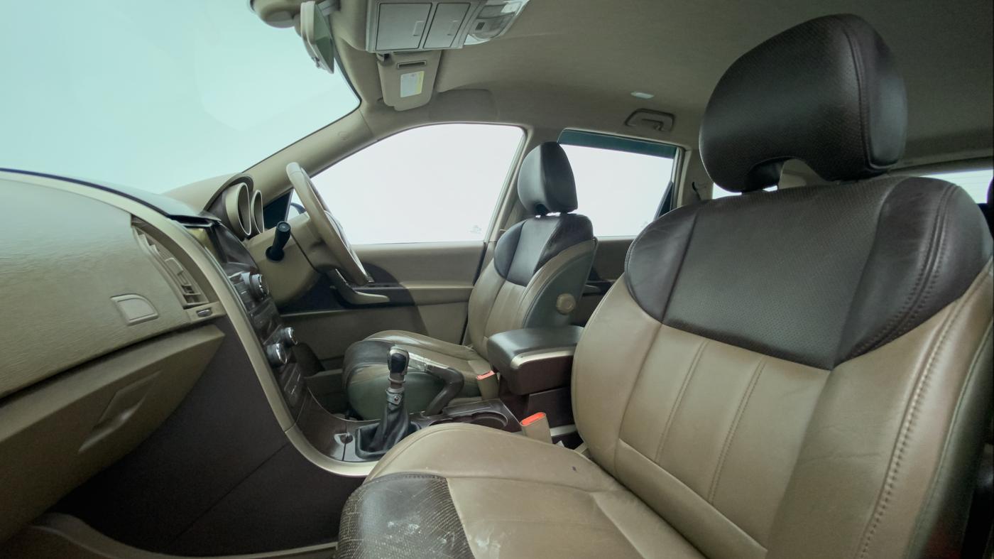 2012 Mahindra XUV500 W8 FWD, Diesel, Manual, 74,937 km, Right Side Front Door Cabin